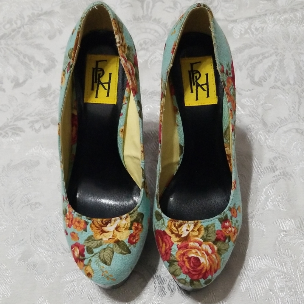 Gorgeous Floral Stilleto Heels - Picture 2 of 8